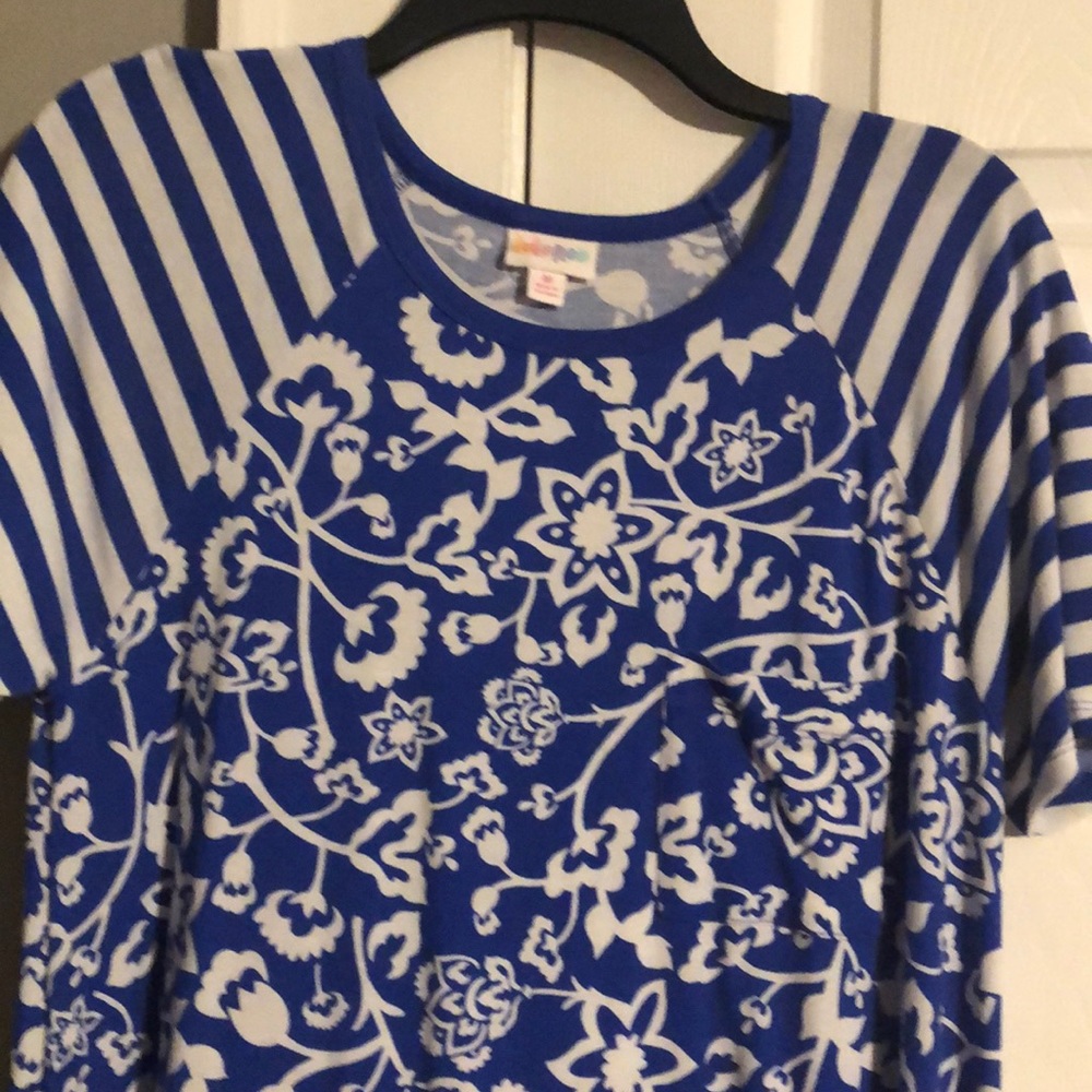 LuLaRoe Carly size medium blue and white floral